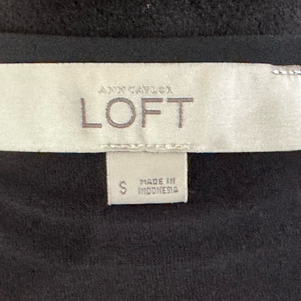 LOFT Black Cap Sleeve Relaxed Blouse - Picture 5 of 7